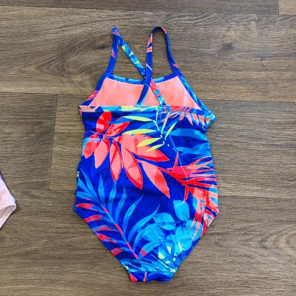 Toddler girls 3T swimsuits - Picture 3 of 6